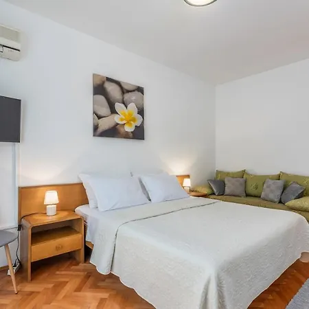 Complex Silvana Guest house